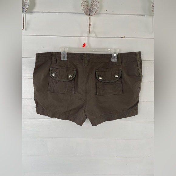 Plus Size Khaki Cargo Short Shorts - Picture 2 of 7